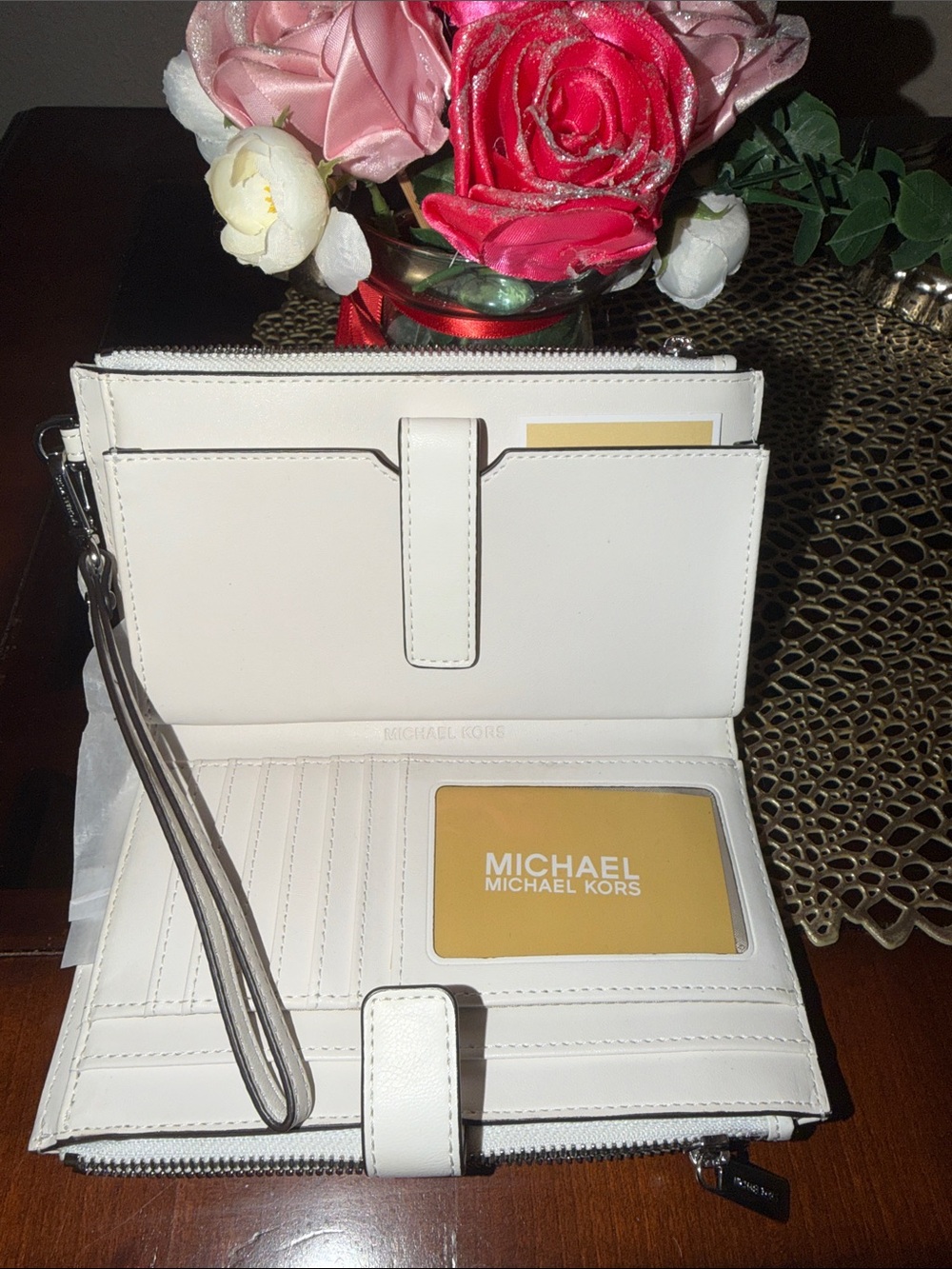 NWOT Michael Kors White Quilted Leather Zip Wristlet Wallet - Picture 9 of 9